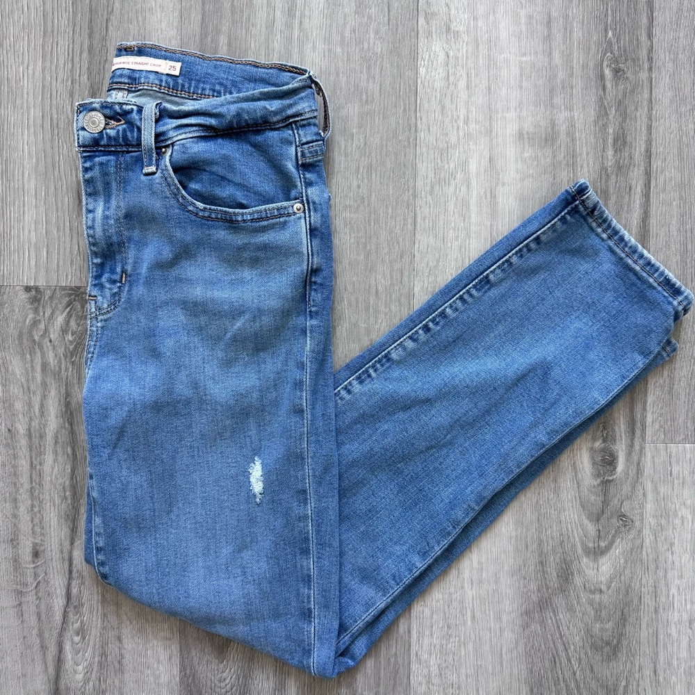 Levi’s Women’s 724 High Rise Straight Crop Jeans